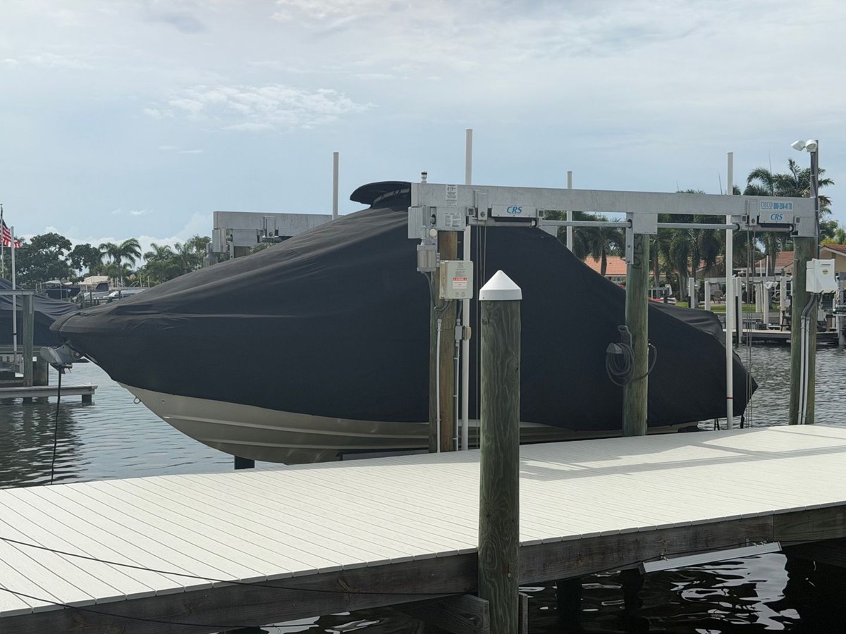 2015 Boston Whaler 230 VANTAGE 3