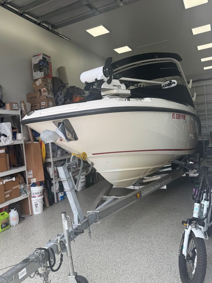 2015 Boston Whaler 230 VANTAGE 4