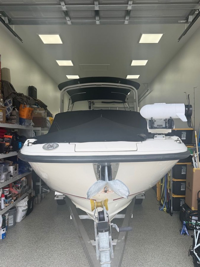 2015 Boston Whaler 230 VANTAGE 5