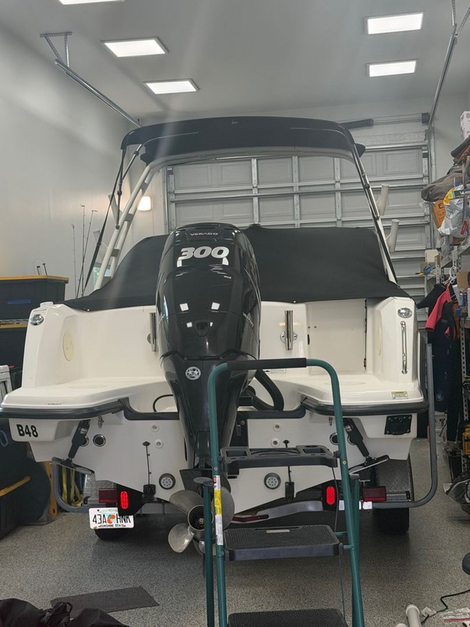 2015 Boston Whaler 230 VANTAGE 7