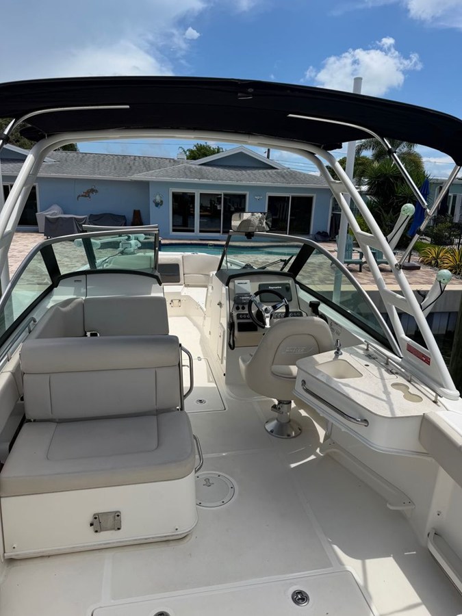 2015 Boston Whaler 230 VANTAGE 8