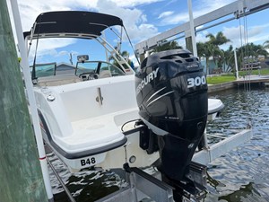 2015 Boston Whaler 230 VANTAGE 18