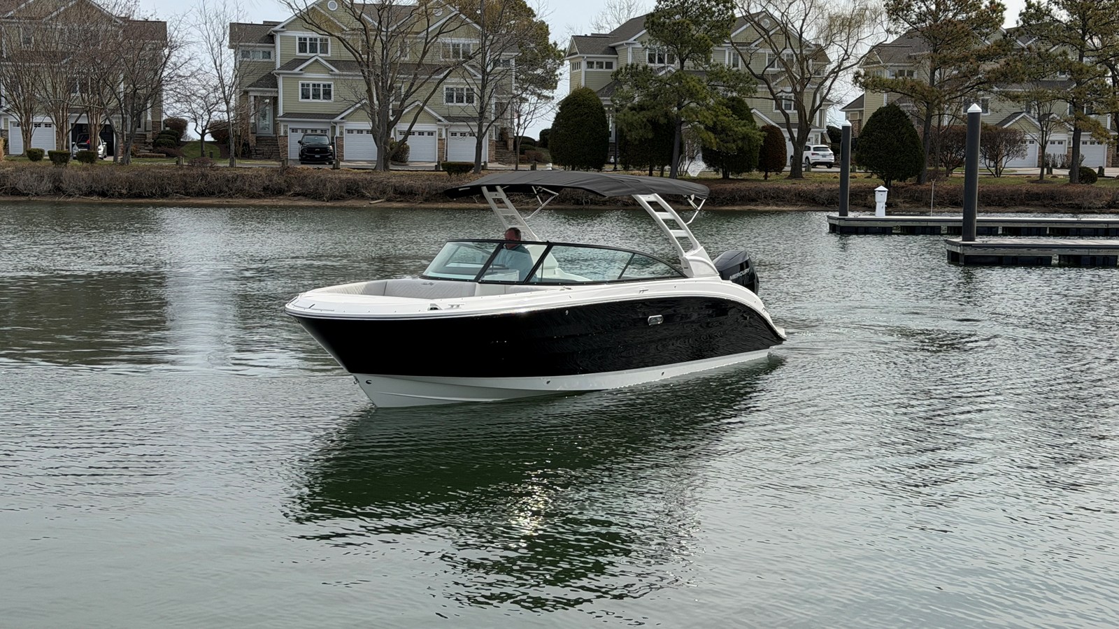 2026 Sea Ray SDX 270 Outboard 4