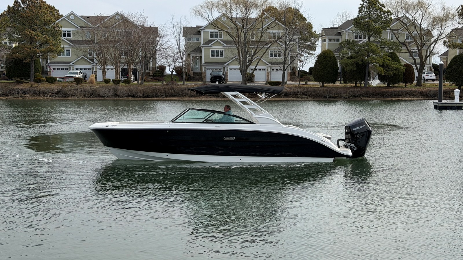 2026 Sea Ray SDX 270 Outboard 5