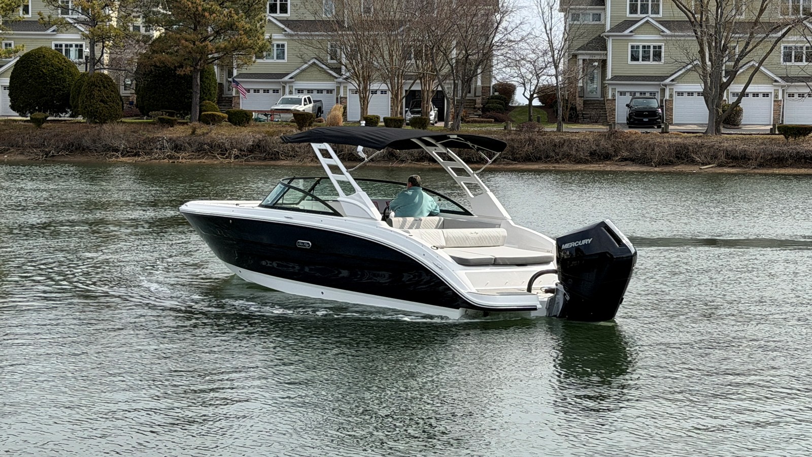 2026 Sea Ray SDX 270 Outboard 6