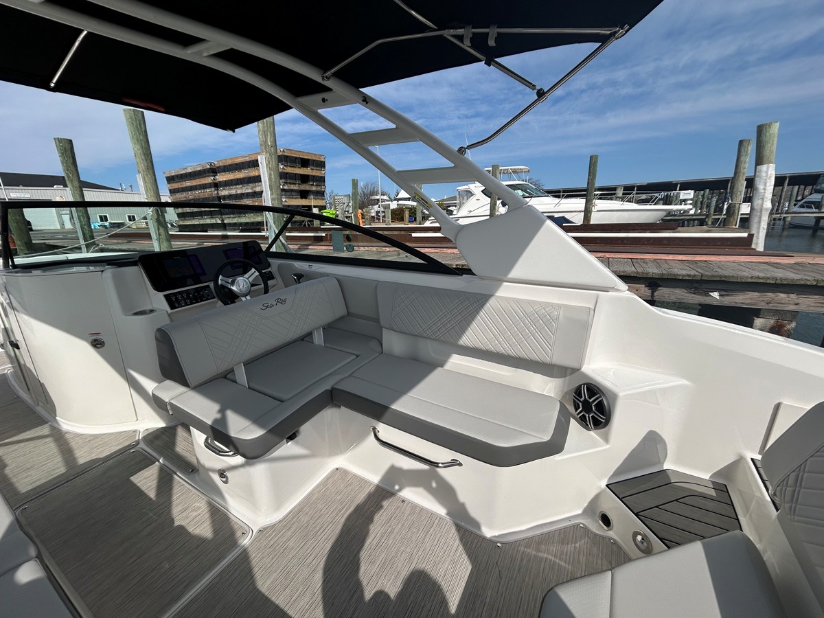 2026 Sea Ray SDX 270 Outboard 16