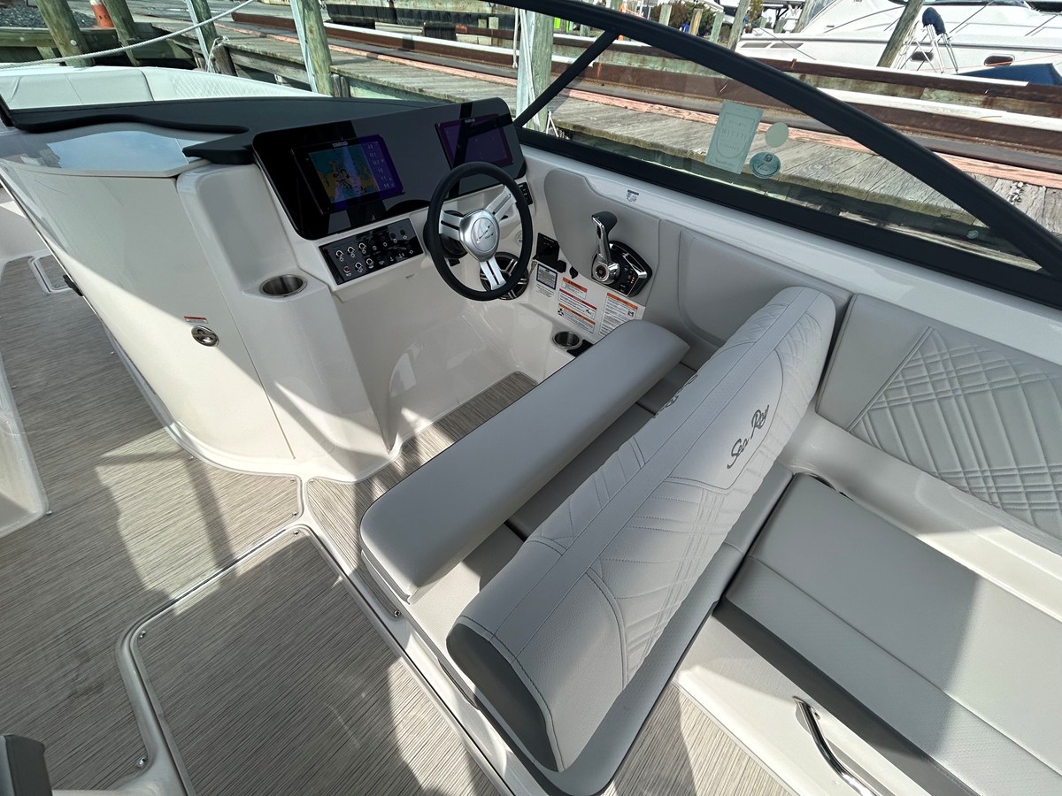 2026 Sea Ray SDX 270 Outboard 22