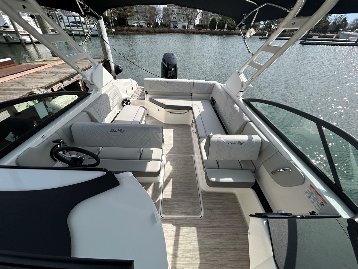 2026 Sea Ray SDX 270 Outboard 24