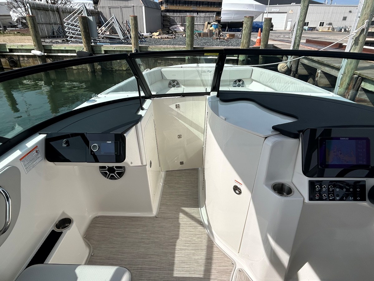 2026 Sea Ray SDX 270 Outboard 25
