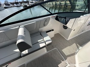 2026 Sea Ray SDX 270 Outboard 23