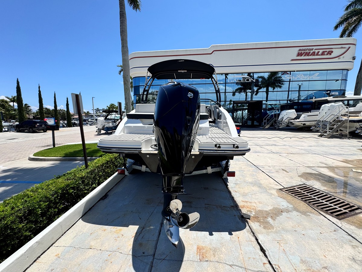 2026 Sea Ray SPX 210 Outboard 7