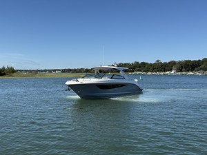 Sea Ray SLX 400 Outboard 1 2026 Sea Ray SLX 400 Outboard 2