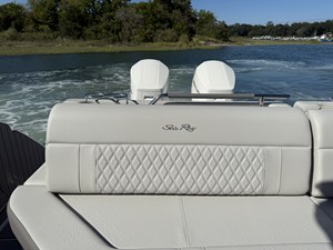 Sea Ray SLX 400 Outboard 5 2026 Sea Ray SLX 400 Outboard 6