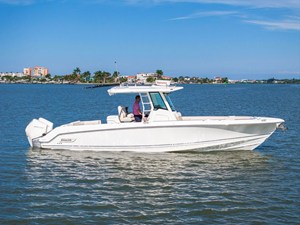 Boston Whaler 330 OUTRAGE 0 2022 Boston Whaler 330 OUTRAGE 1
