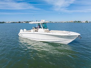 Boston Whaler 330 OUTRAGE 2 2022 Boston Whaler 330 OUTRAGE 3