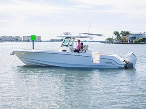 Boston Whaler 330 OUTRAGE 3 2022 Boston Whaler 330 OUTRAGE 4