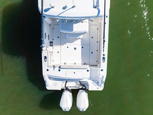 Boston Whaler 330 OUTRAGE 8 2022 Boston Whaler 330 OUTRAGE 9