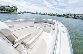 Boston Whaler 330 OUTRAGE 13 2022 Boston Whaler 330 OUTRAGE 14