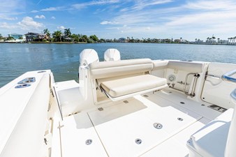 Boston Whaler 330 OUTRAGE 15 2022 Boston Whaler 330 OUTRAGE 16