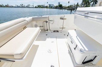 Boston Whaler 330 OUTRAGE 18 2022 Boston Whaler 330 OUTRAGE 19