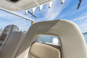 Boston Whaler 330 OUTRAGE 21 2022 Boston Whaler 330 OUTRAGE 22