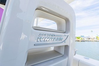 Boston Whaler 330 OUTRAGE 24 2022 Boston Whaler 330 OUTRAGE 25