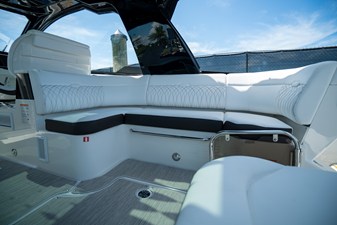 Sea Ray Sundancer 370 Outboard 6 2026 Sea Ray Sundancer 370 Outboard 7