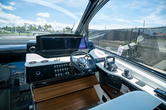Sea Ray Sundancer 370 Outboard 10 2026 Sea Ray Sundancer 370 Outboard 11