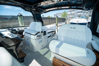 Sea Ray Sundancer 370 Outboard 13 2026 Sea Ray Sundancer 370 Outboard 14
