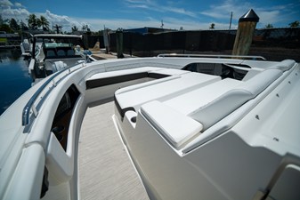 Sea Ray Sundancer 370 Outboard 26 2026 Sea Ray Sundancer 370 Outboard 27