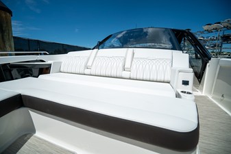 Sea Ray Sundancer 370 Outboard 27 2026 Sea Ray Sundancer 370 Outboard 28