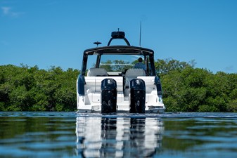 Sea Ray Sundancer 370 Outboard 30 2026 Sea Ray Sundancer 370 Outboard 31