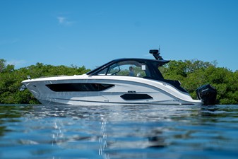 Sea Ray Sundancer 370 Outboard 34 2026 Sea Ray Sundancer 370 Outboard 35