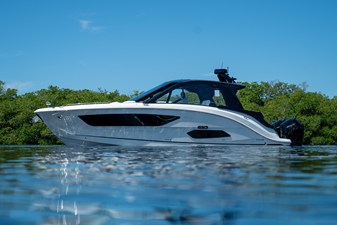 Sea Ray Sundancer 370 Outboard 35 2026 Sea Ray Sundancer 370 Outboard 36