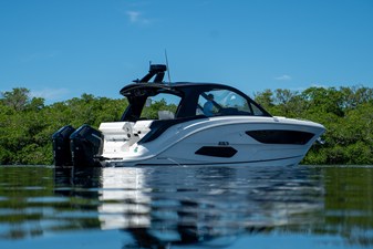 Sea Ray Sundancer 370 Outboard 43 2026 Sea Ray Sundancer 370 Outboard 44