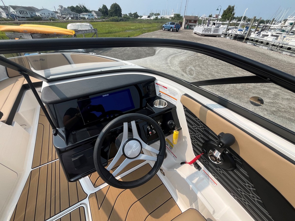 2026 Sea Ray SPX 210 Outboard 12