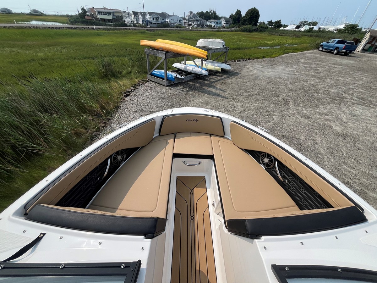 2026 Sea Ray SPX 210 Outboard 13
