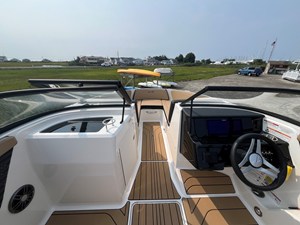 2026 Sea Ray SPX 210 Outboard 10