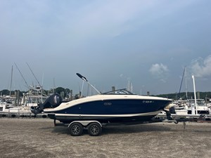 2026 Sea Ray SPX 210 Outboard 14