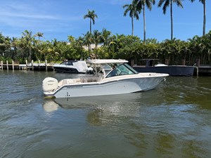 Grady-White Freedom 325 2 2027 Grady-White Freedom 325 3