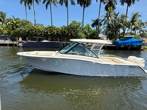 Grady-White Freedom 325 10 2027 Grady-White Freedom 325 11