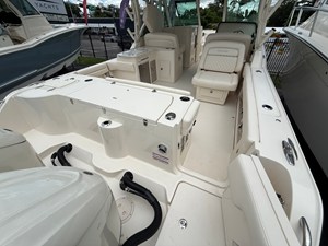 Grady-White Freedom 325 12 2027 Grady-White Freedom 325 13