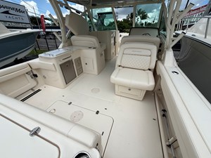 Grady-White Freedom 325 13 2027 Grady-White Freedom 325 14