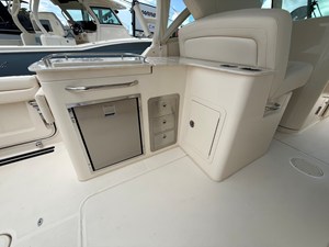 Grady-White Freedom 325 15 2027 Grady-White Freedom 325 16