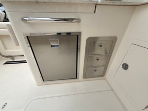 Grady-White Freedom 325 16 2027 Grady-White Freedom 325 17