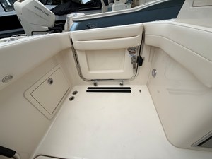 Grady-White Freedom 325 18 2027 Grady-White Freedom 325 19