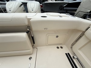 Grady-White Freedom 325 19 2027 Grady-White Freedom 325 20