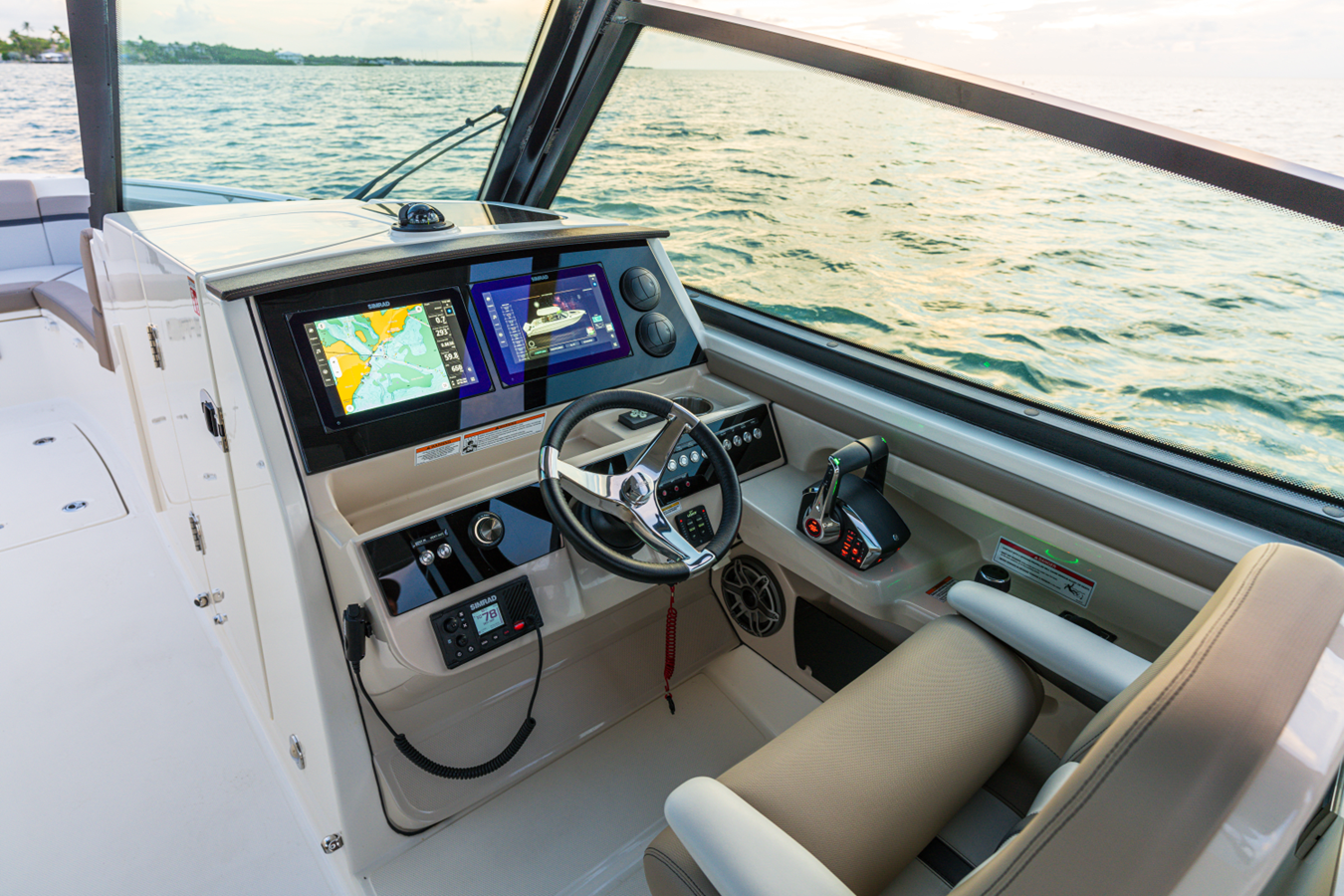 2027 Boston Whaler 330 Vantage 25