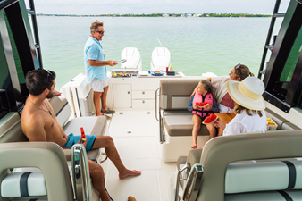 Boston Whaler 330 Vantage 15 2027 Boston Whaler 330 Vantage 16