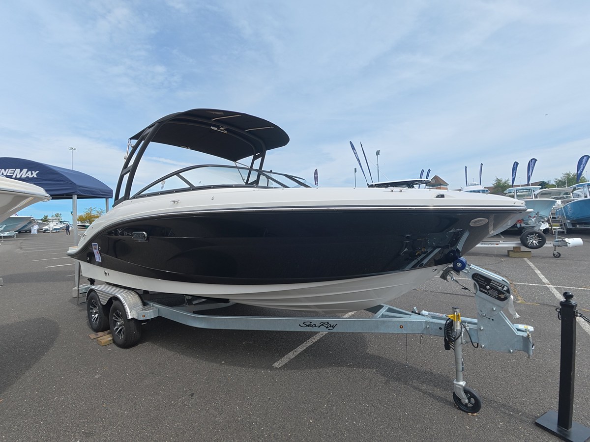 2027 Sea Ray SPX 210 Outboard 2